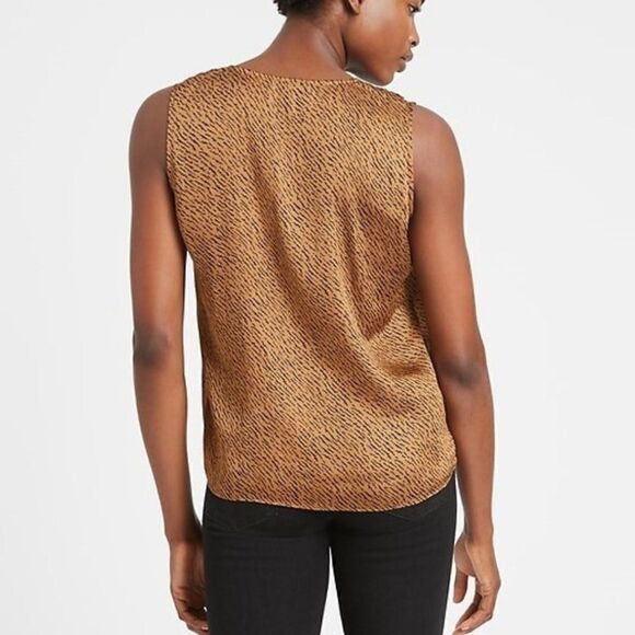 BANANA Republic Soft Satin V-Neck Tank Size XS - Picture 7 of 10